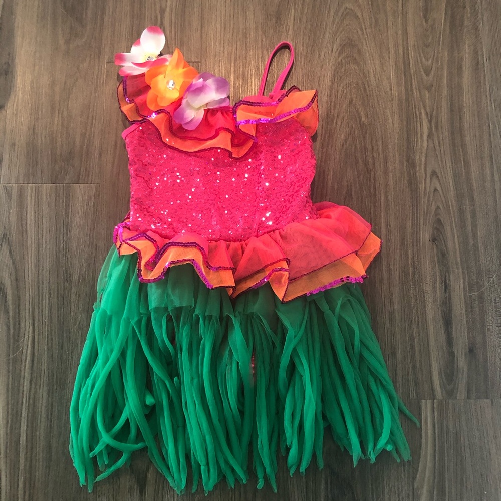Pink Hawaiian dance costume in child medium.